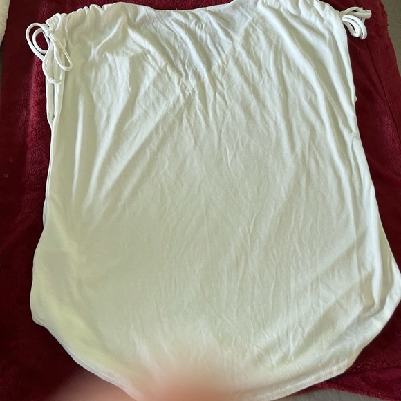 White tshirt - Picture 3 of 3